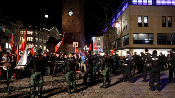 Dritter "Spaziergang": Wieder viel Gegenwind für Pegida Nürnberg