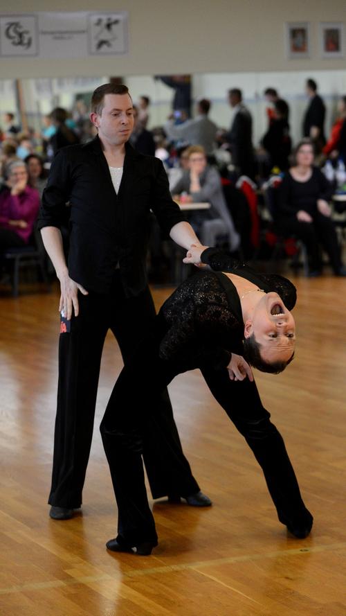 Gleichgeschlechtliche Paare messen sich beim Equality-Tanzturnier