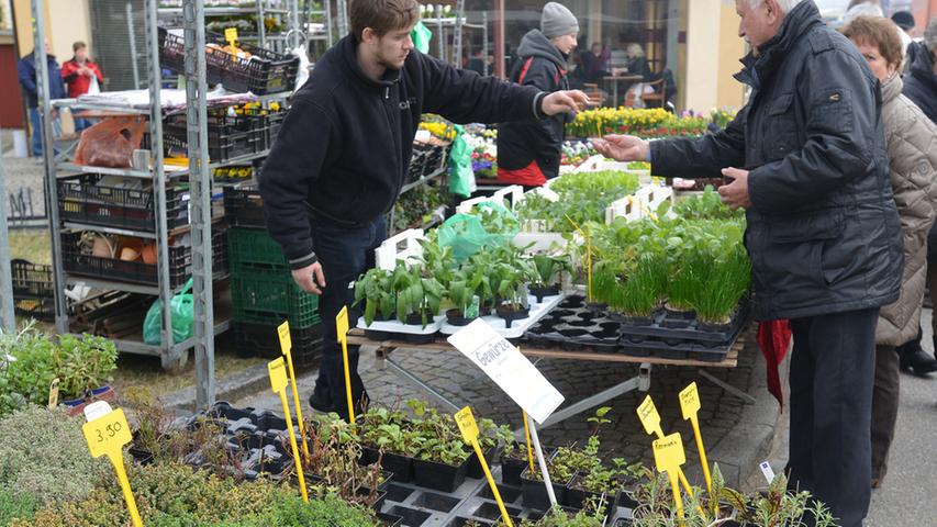 Ostermarkt in Thalmässing mit vielen Angeboten, aber ohne Frühlingswetter