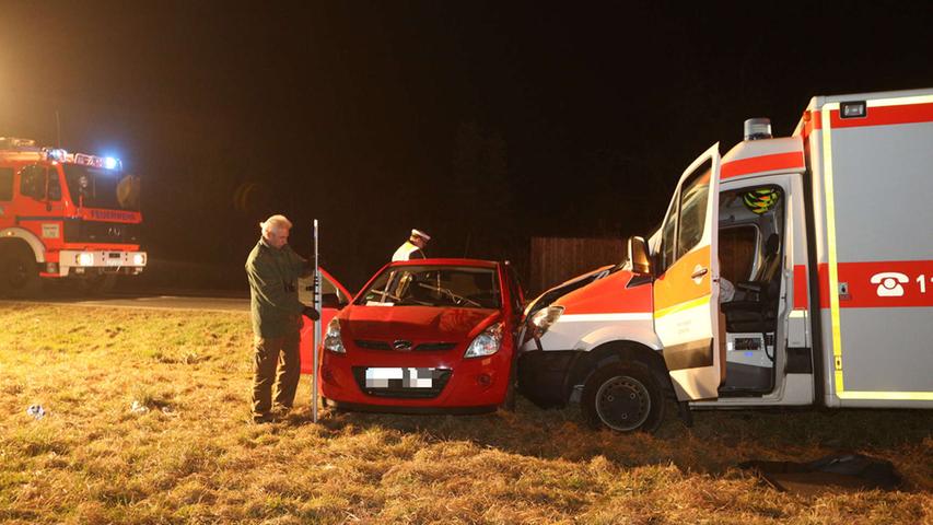 Blaulicht nicht gesehen: Hyundai von Rettungswagen gerammt