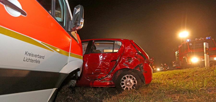 Blaulicht nicht gesehen: Hyundai von Rettungswagen gerammt