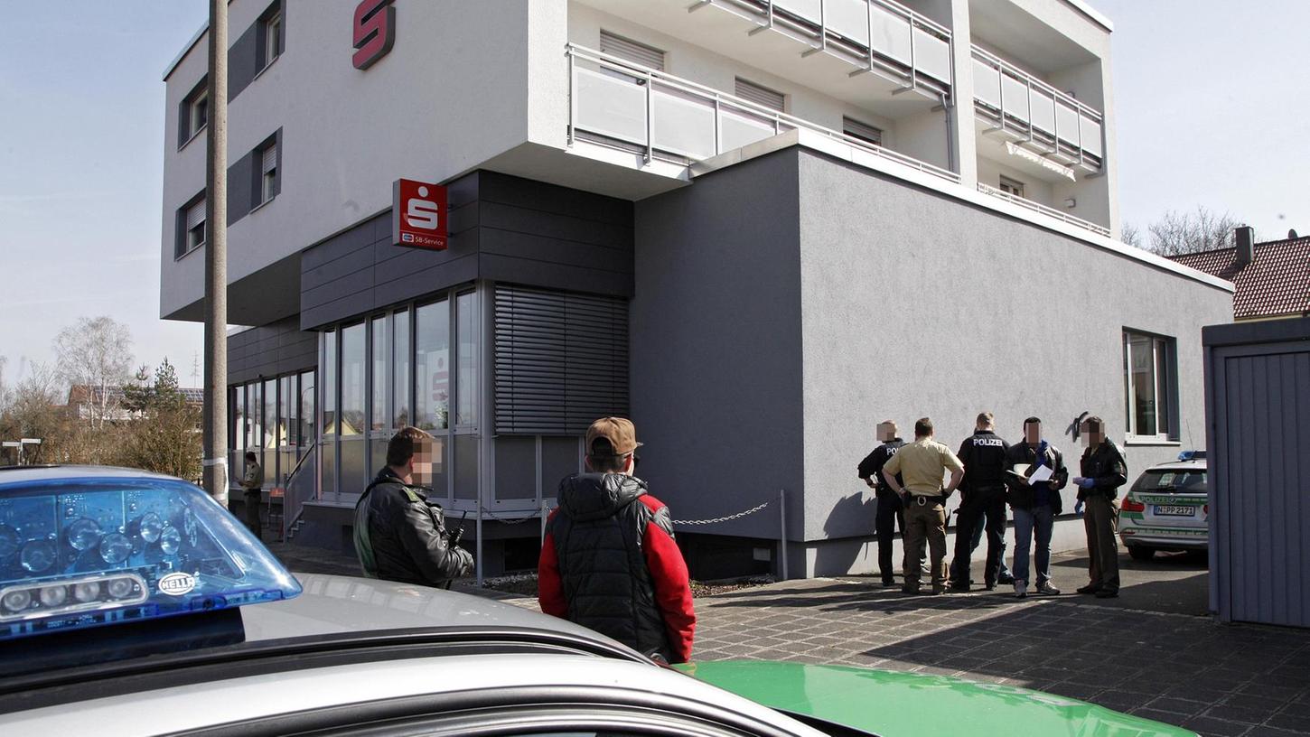 Die Sparkassen-Filiale in der Bregenzer Straße wurde am Mittwoch kurz vor 10 Uhr überfallen. Der Täter konnte mit mehreren Tausend Euro flüchten.
