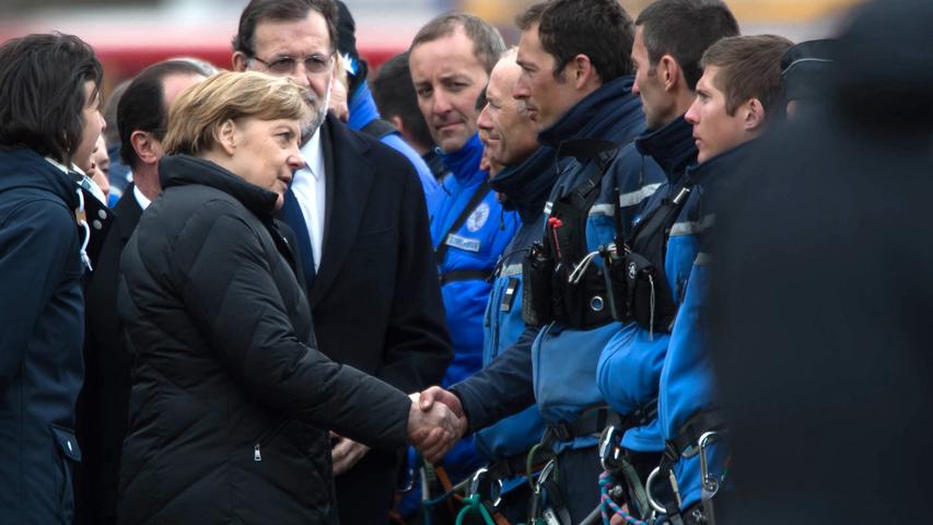 Angela Merkel begrüßte die Rettungskräfte....
