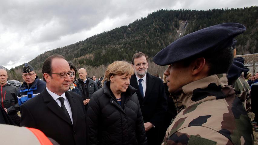 An Merkels Seite der französische Präsident Francois Hollande (links) und der spanische Premierminister Mariano Rajoy.
