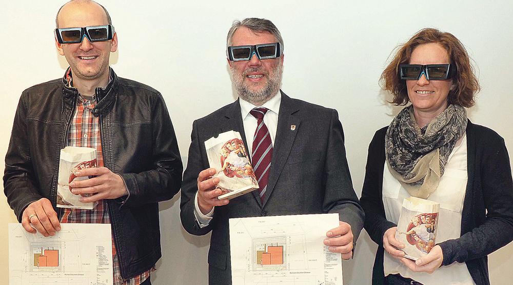Gute Aussichten: Thomas und Serena Pahlig wollen ein neues Kino im Gewerbegebiet West bauen. Weißenburgs OB Jürgen Schröppel (Mitte) freut’s. Zur Pressekonferenz gab’s Popcorn. Gute Aussichten: Thomas und Serena Pahlig wollen ein neues Kino im Gewerbegebiet West bauen. Weißenburgs OB Jürgen Schröppel (Mitte) freut’s. Zur Pressekonferenz gab’s Popcorn.