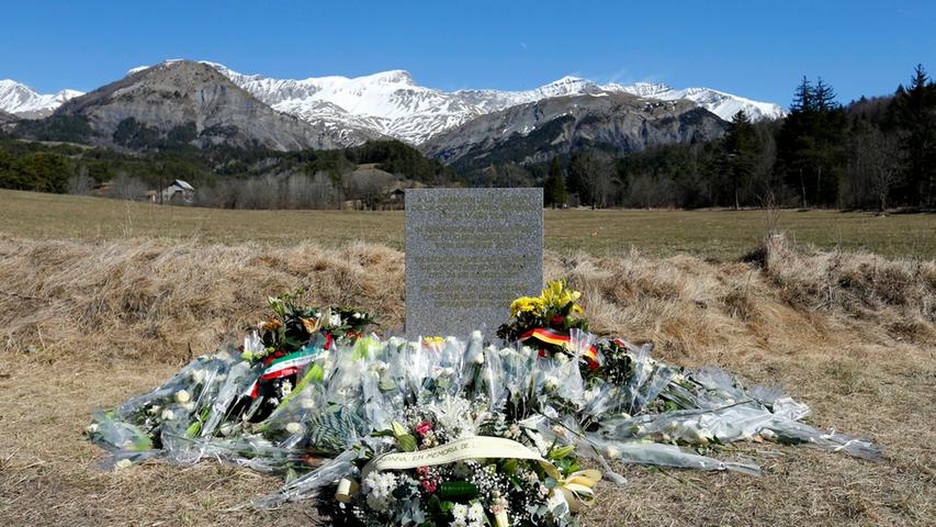 Der Gedenkstein für die Opfer des Flugzeugabsturzes.