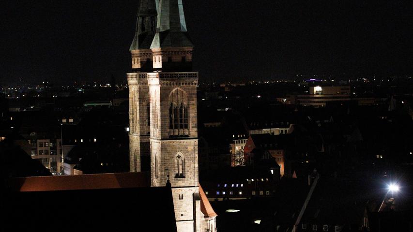 Nürnberg hat sich gemeinsam mit anderen fränkischen Städten in diesem Jahr wieder an der weltweiten Klima- und Umweltschutzaktion "Earth Hour" beteiligt.
