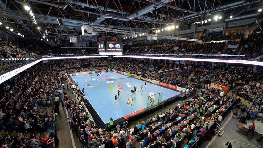 Dass die Arena Nürnberger Versicherung sich für Bundesliga-Handball eignet, wissen die Verantwortlichen nicht erst seit Sonntag. Im Vorfeld der Partie gegen Kiel war bekanntgegeben worden, dass der HC Erlangen auch im kommenden Jahr in der Arena aufläuft - unabhängig von der Ligazugehörigkeit.
