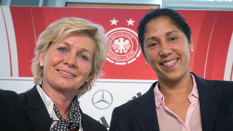 Silvia Neid (links) will "eine neue Herausforderung" und hört deshalb als Nationaltrainerin der DFB-Frauen auf. Steffi Jones übernimmt.