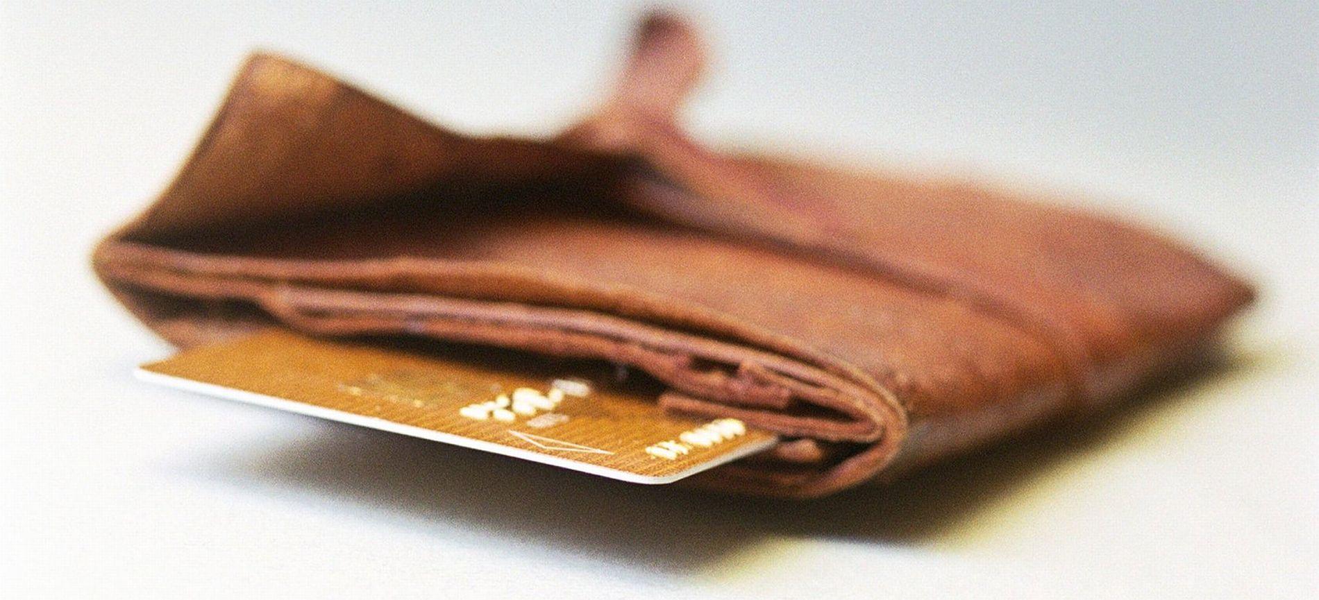 Doch nicht immer belasten die Fische nur das eigene Vermögen. In Teilen Osteuropas gelten Karpfenschuppen als Glücksbringer. Wer eine davon in seinen Geldbeutel steckt, so die Legende, muss sich fortan nicht mehr sorgen, arm zu werden.