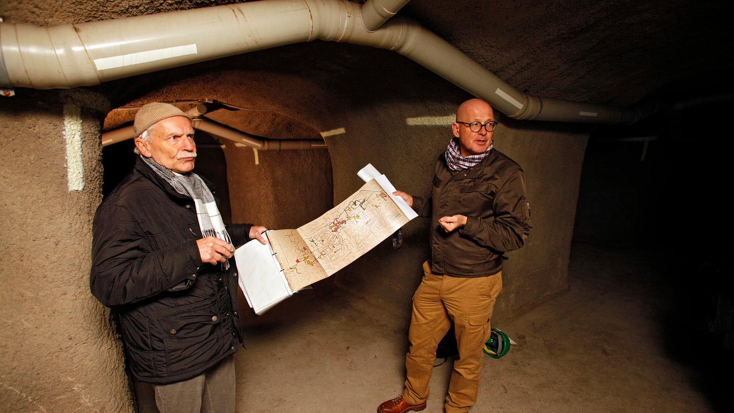 Uwe Kabelitz (l.) und Michael Kaiser werden am 10. und 11. April durch die Felsenkeller und Bunker unter der nordöstlichen Altstadt führen.