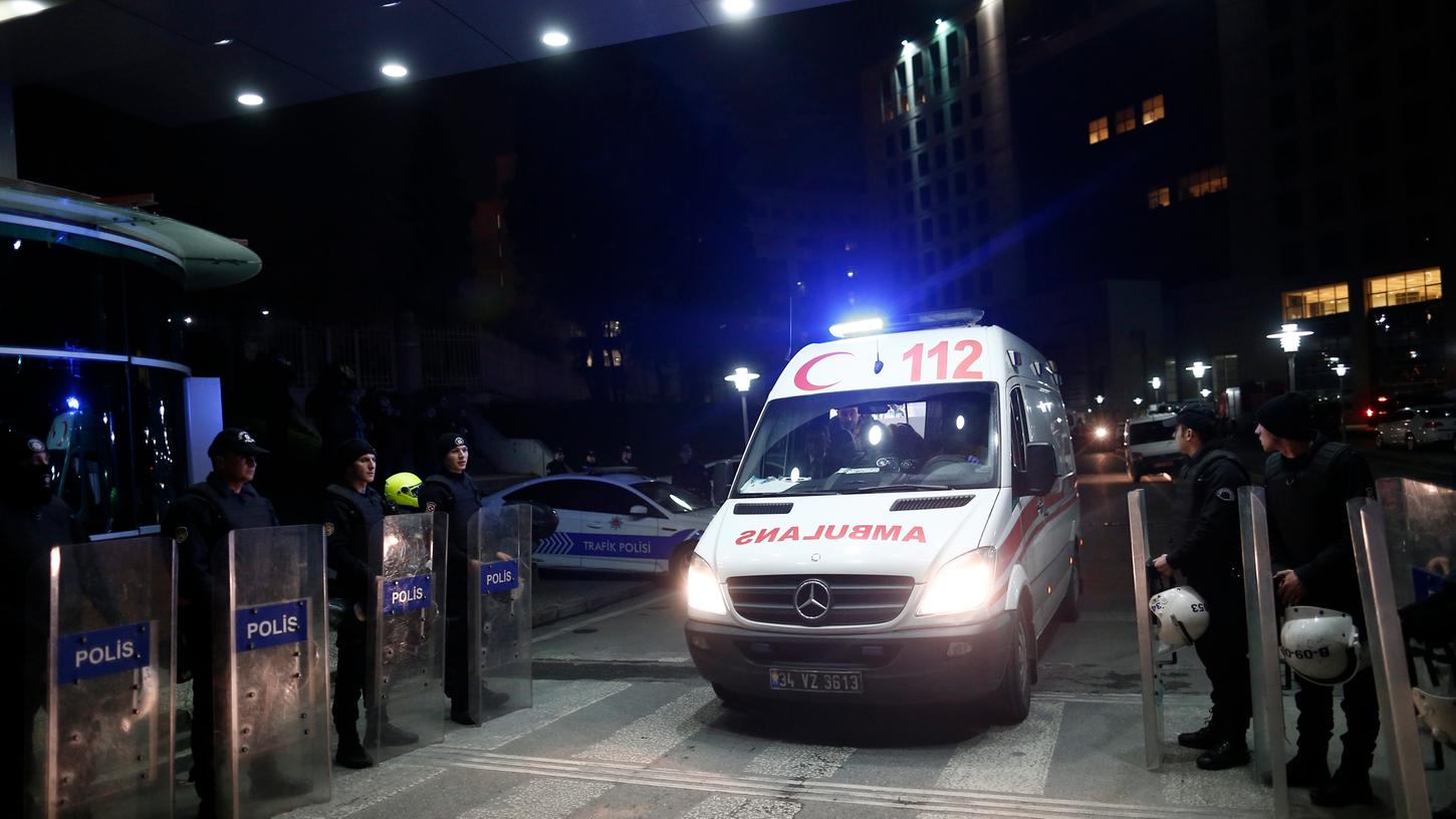 Auch die beiden Geiselnehmer sind bei dem Einsatz im zentralen Justizgebäude der türkischen Metropole am Dienstagabend getötet worden.