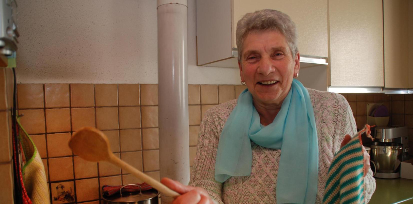 Brigitte Simon aus Simbach schwingt für 45 Pilger den Kochlöffel