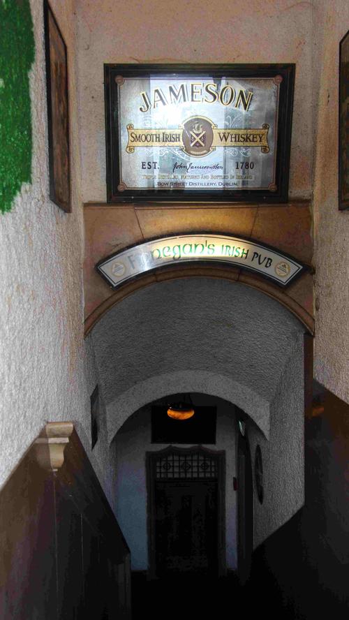 Auch im Football-Fieber sind viele Pubs, beispielsweise das Finnegan's Irish Pub in der Königstraße in Nürnberg oder...