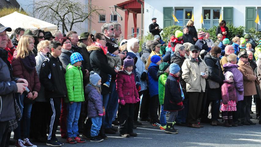 Edle Rösser und Hunderte Zuschauer beim Georgi-Ritt in Effeltrich