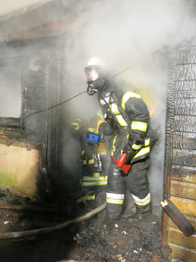 Gartenhaus in Flammen: Brandstifter am Werk?