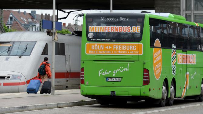 Die Deutsche Bahn wird durch die wachsende Konkurrenz durch Fernbusse keinen Schaden nehmen - meinen zumindest die Busunternehmer.