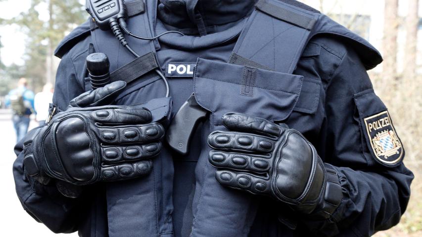 Neue Einsatzanzüge für bayerische Polizei