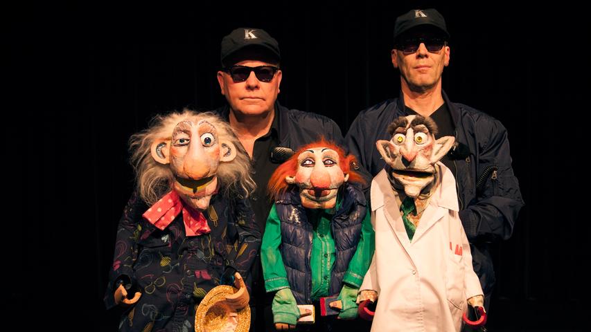 Stuffed Puppet und Neville Tranter aus Australien und den Niederlanden spielen "The King – Downfall of a Superstar" am Montag den 11. Mai um 19 Uhr in der Tafelhalle in Nürnberg und am Mittwoch den 13. Mai um 19.30 Uhr im Kulturforum in Fürth.
