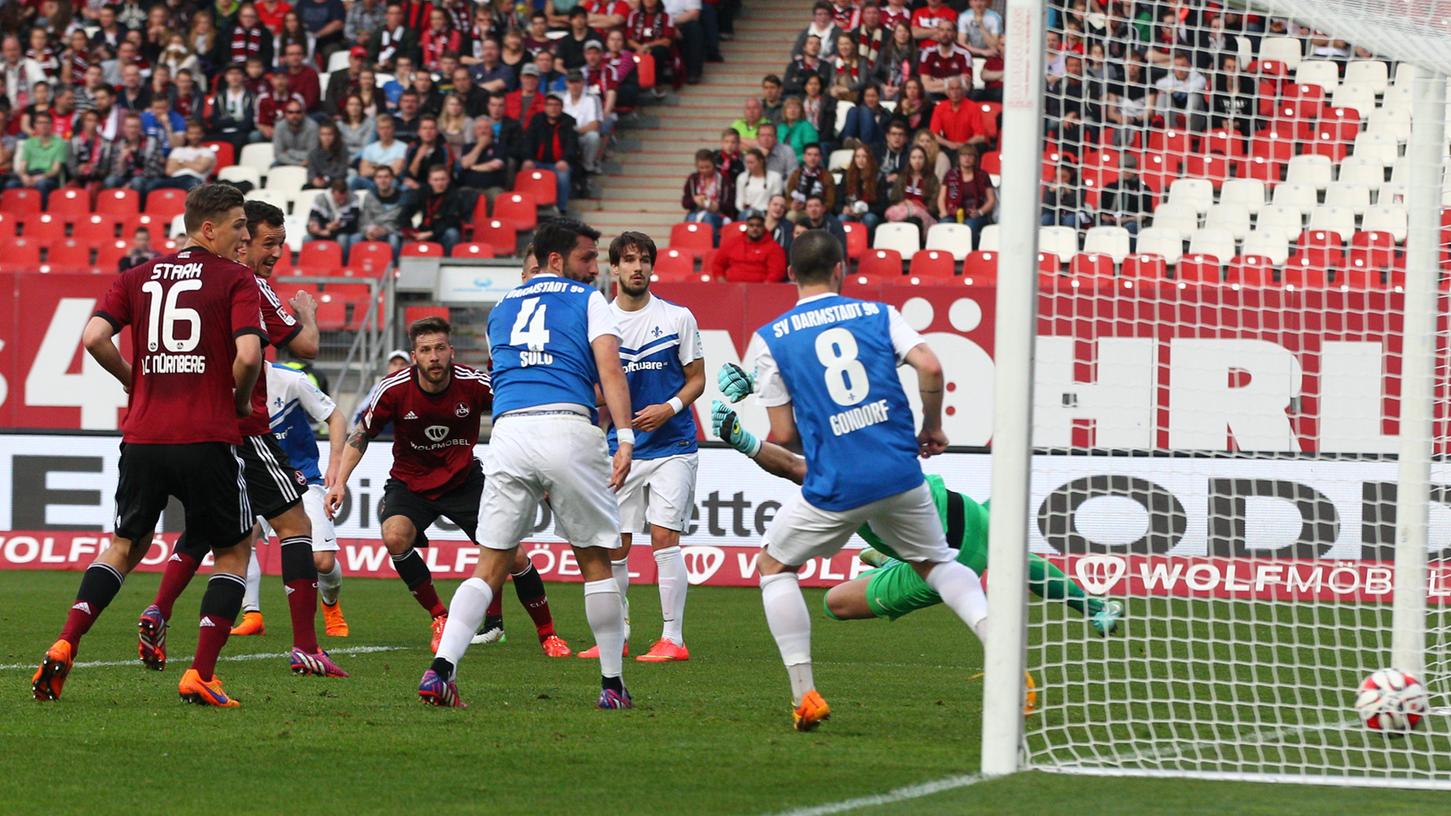 Der geht rein! Guido Burgstaller besorgte die Club-Führung gegen Darmstadt. Am Ende jedoch musste sich der Club mit einem Punkt begnügen.