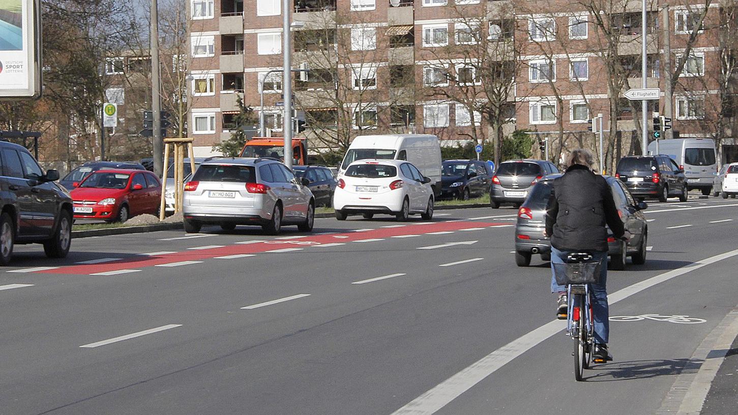 Abbiegespur verunsichert Radfahrer an der B2 Abbiegespur verunsichert Radfahrer an der B2