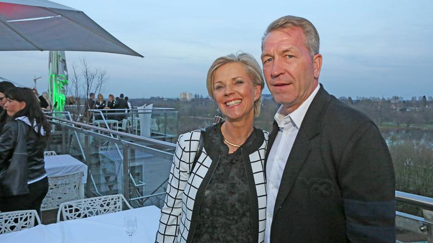 Stargast Andi Köpke, Torwarttrainer der deutschen Fußballnationalmannschaft, und seine Frau Birgit.