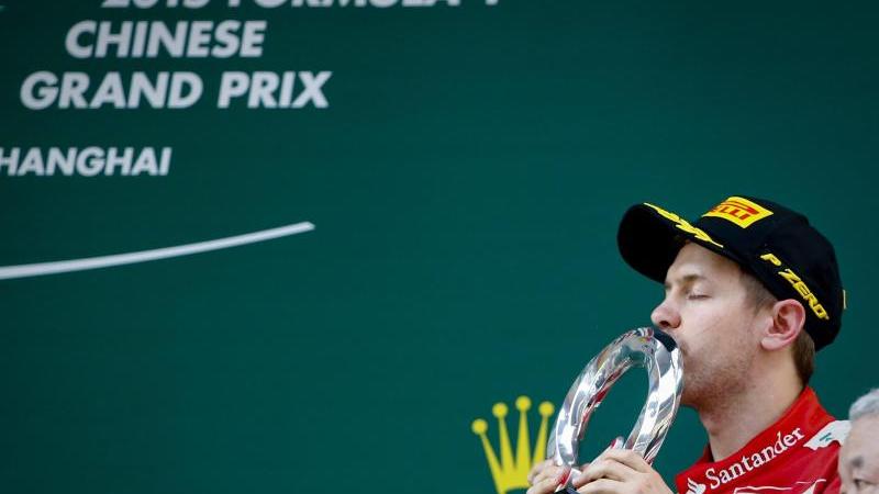 Hamilton gewinnt in China vor deutschem Duo