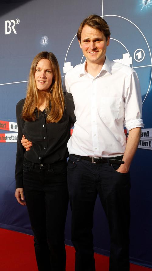 Fabian Hinrichs, mit Ehefrau Anne, war der Star des Abends.