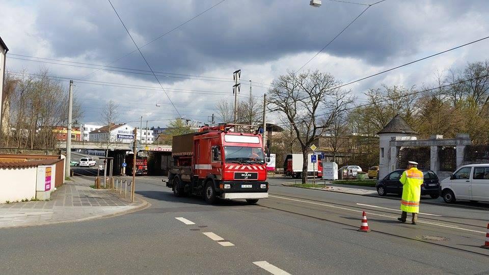 Beschädigte Oberleitung: Verkehrschaos in Mögeldorf