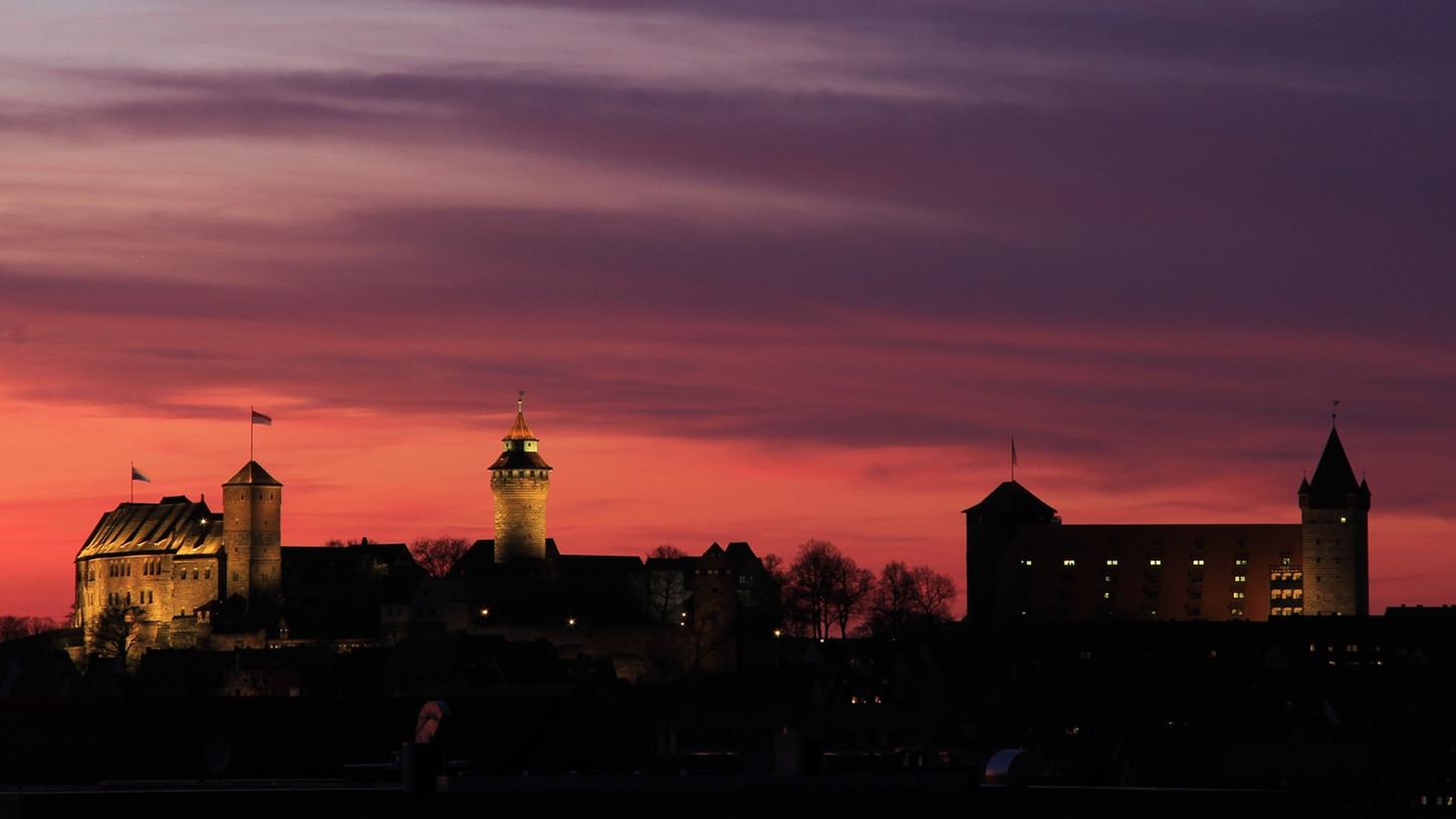Berühmte Silhouette: Die Nürnberger Burg bei Nacht.