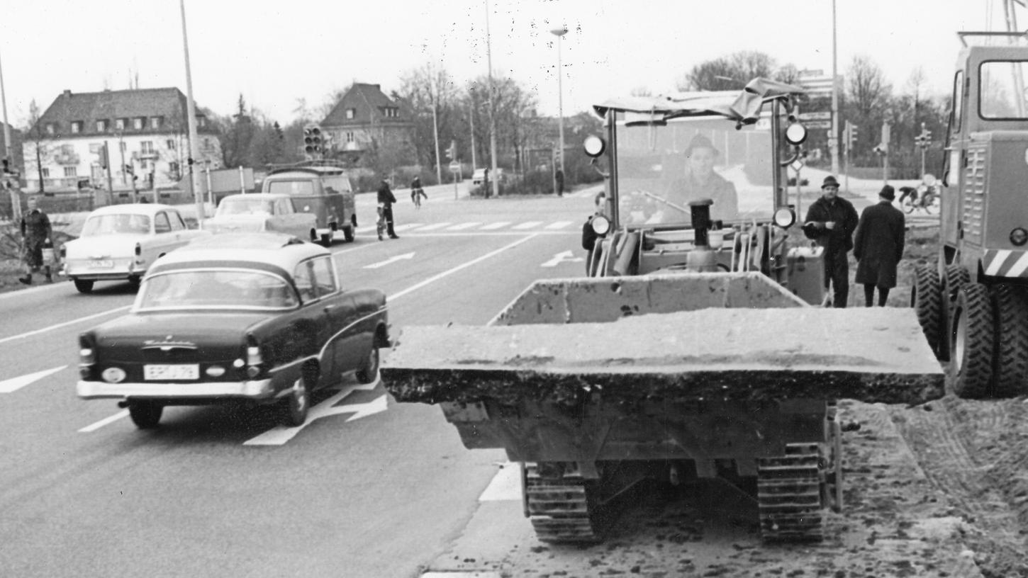 21. April 1965: Die neue Straße wird aufgerissen