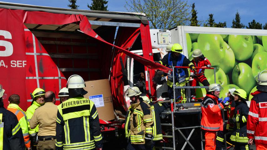 Lkw-Fahrer nach Auffahrunfall bei Baiersdorf schwer verletzt