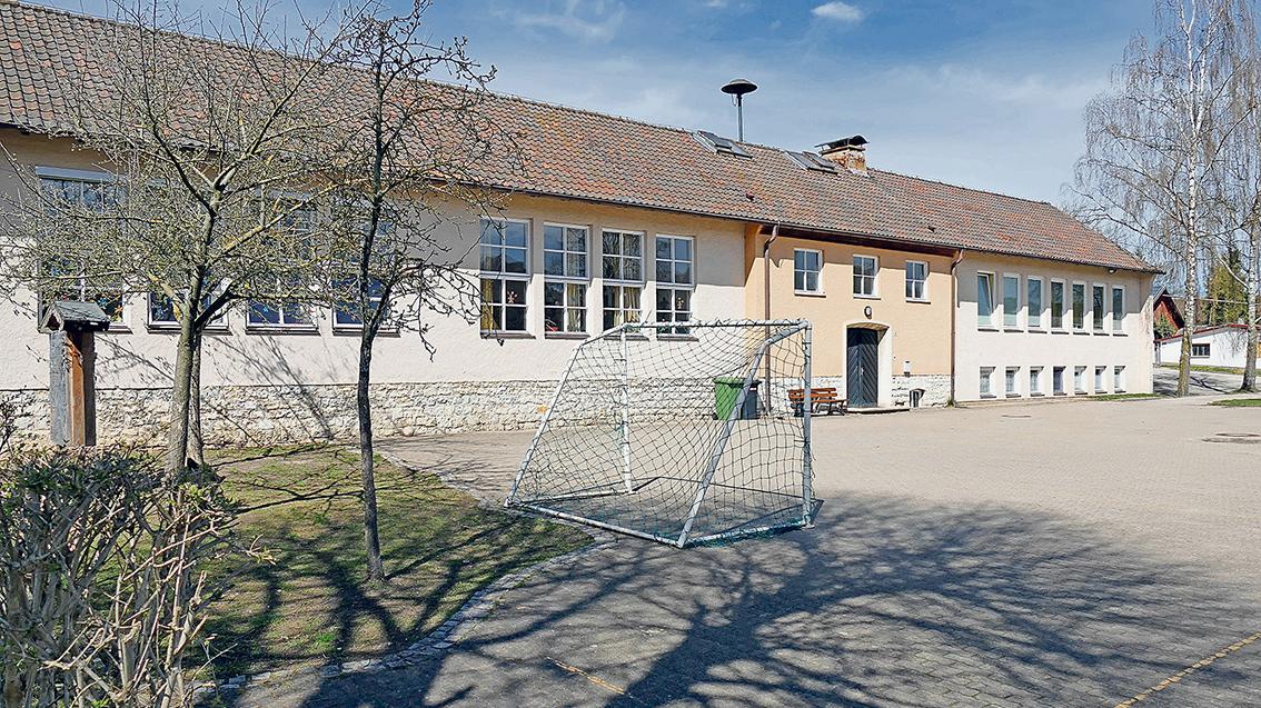 In den Augen der Dietfurter wäre das bald leere Schulgebäude ein idealer Ort für Feiern und Versammlungen. In den Augen der Dietfurter wäre das bald leere Schulgebäude ein idealer Ort für Feiern und Versammlungen.