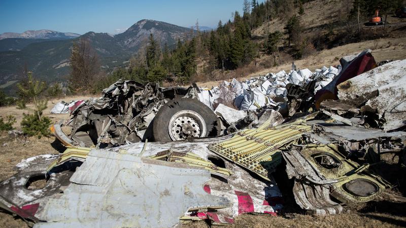 Insgesamt 34 Tonnen Schrott des Flugzeuges konnten die Ermittler bislang aus den französischen Alpen bergen.