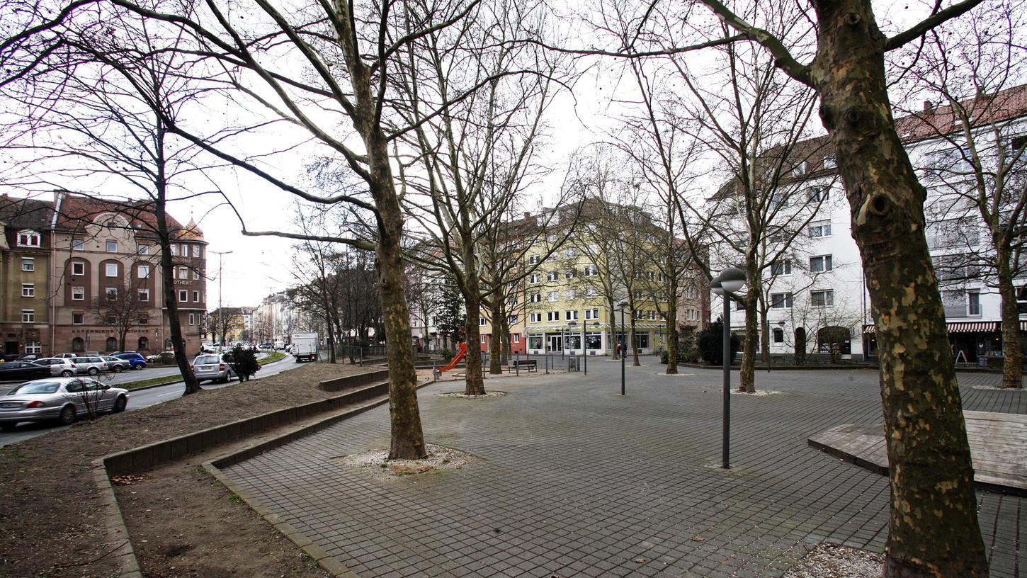 Mitten auf dem Kopernikusplatz in Nürnberg gerieten die Männer in Streit.