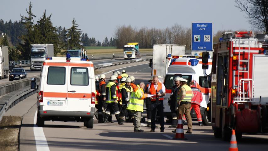 Schwerer Verkehrsunfall auf der A3 vor der Raststätte Jura