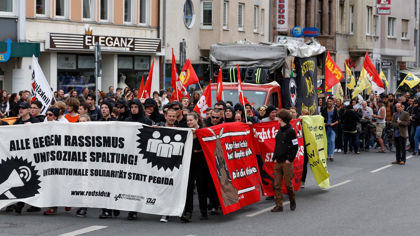 Schon am 16. April demonstrierten Pegida-Gegner am Kornmarkt. Am Donnerstag rufen sie zu einer orientalischen Tanzdemo in Nürnberg auf.