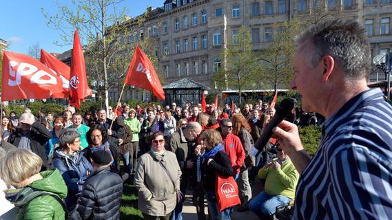 Breiter Protest gegen Neonazi-Demo auf dem Fürther Bahnhofplatz