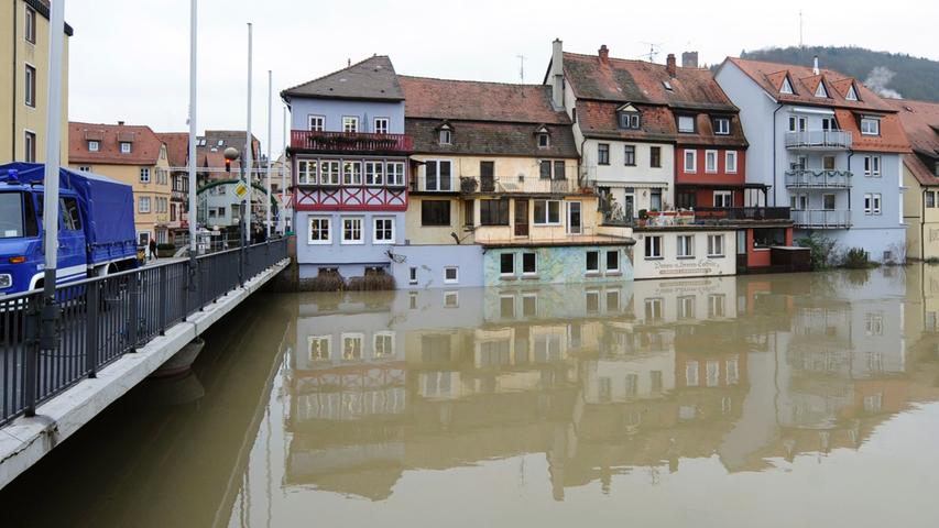 Der Main setzt Wertheims Altstadt unter Wasser