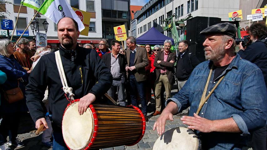 Trommeln gegen TTIP: 2000 Menschen bei Demo in Nürnberg