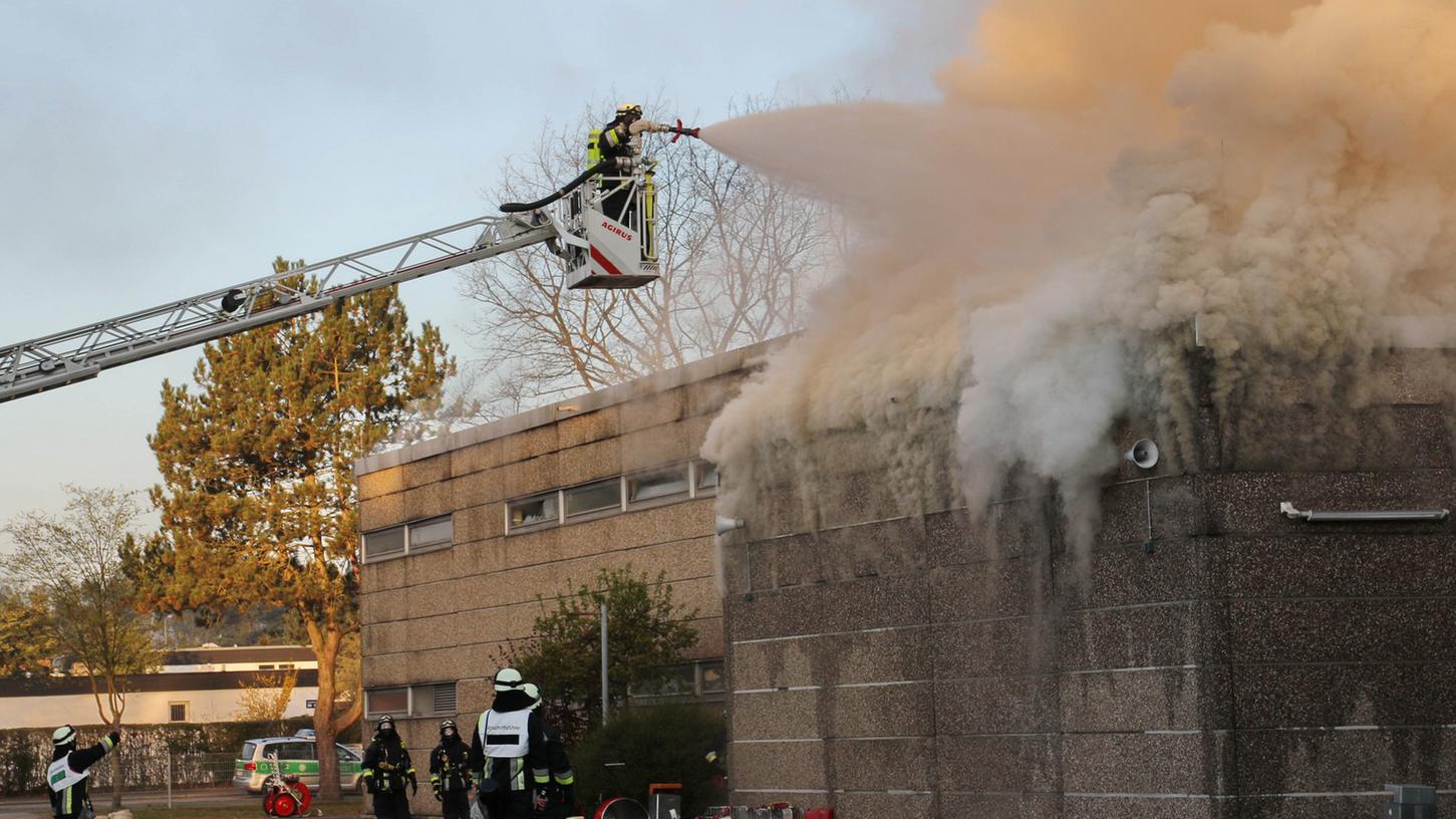 Großbrand einer Grundschule in Nürnberg-Langwasser