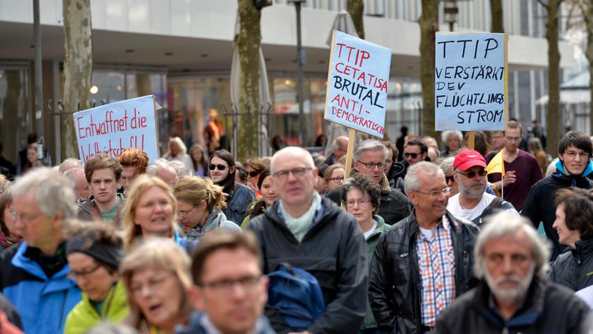 Globaler Aktionstag gegen TTIP: 700 Gegner in Erlangen