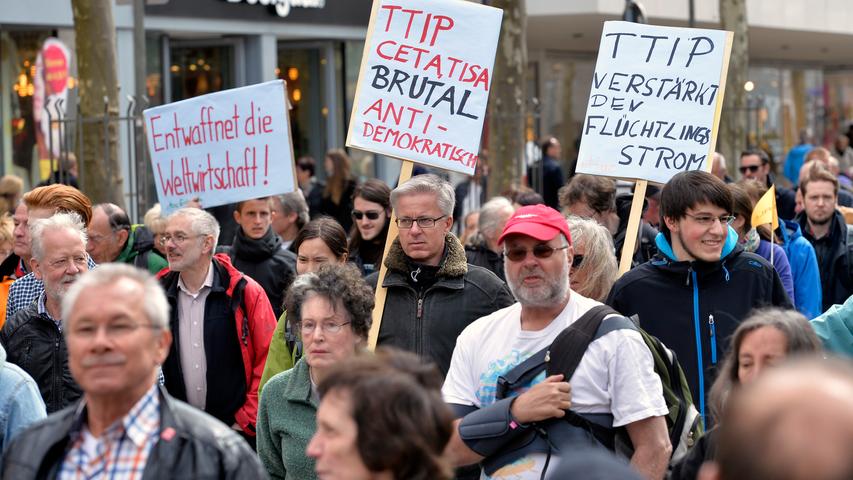 Globaler Aktionstag gegen TTIP: 700 Gegner in Erlangen