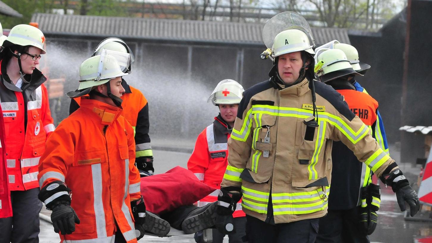 Explosion auf dem Bauhof: Feuerwehr rettete drei Mitarbeiter