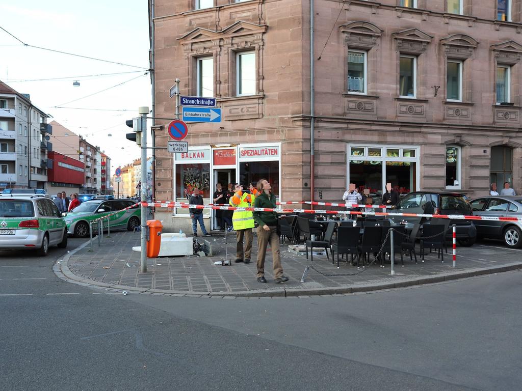 Ersten Informationen zufolge war es kein Verkehrsunfall in der Strauchstraße. Ersten Informationen zufolge war es kein Verkehrsunfall in der Strauchstraße.