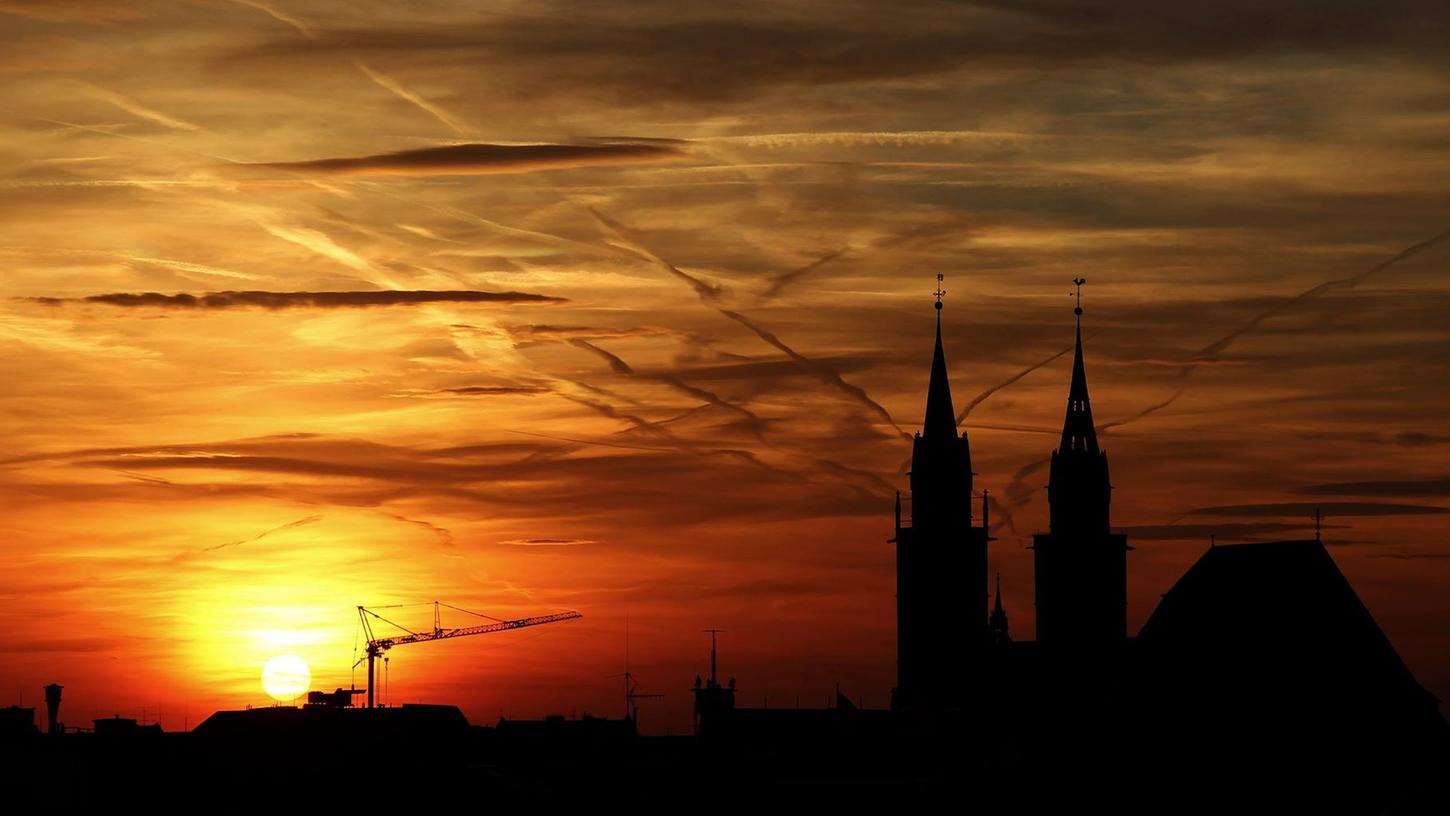 Diese Fotografie der Lorenzkirche im Sonnenuntergang hat auf dem Facebook-Account der Nürnberger Zeitung für Aufregung gesorgt.