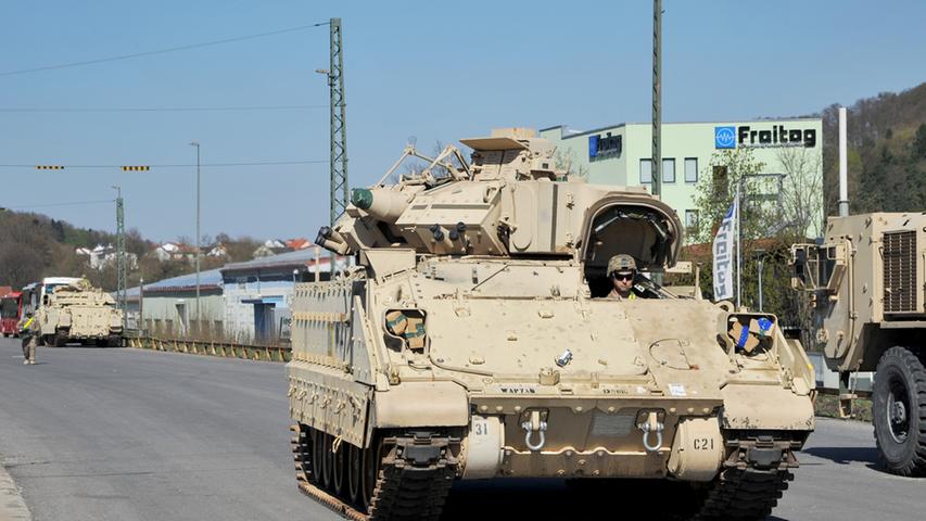 Parsberg: Militärkonvoi auf Landstraßen
