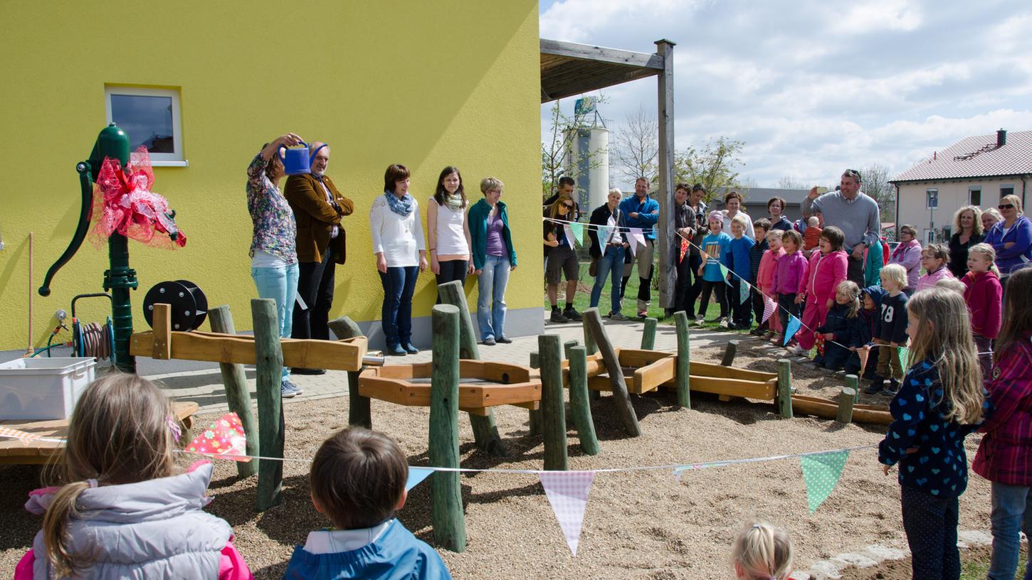 Wasser marsch: Im Montessori-Kinderhaus Pusteblume wurde die Wasserspielanlage eingeweiht.