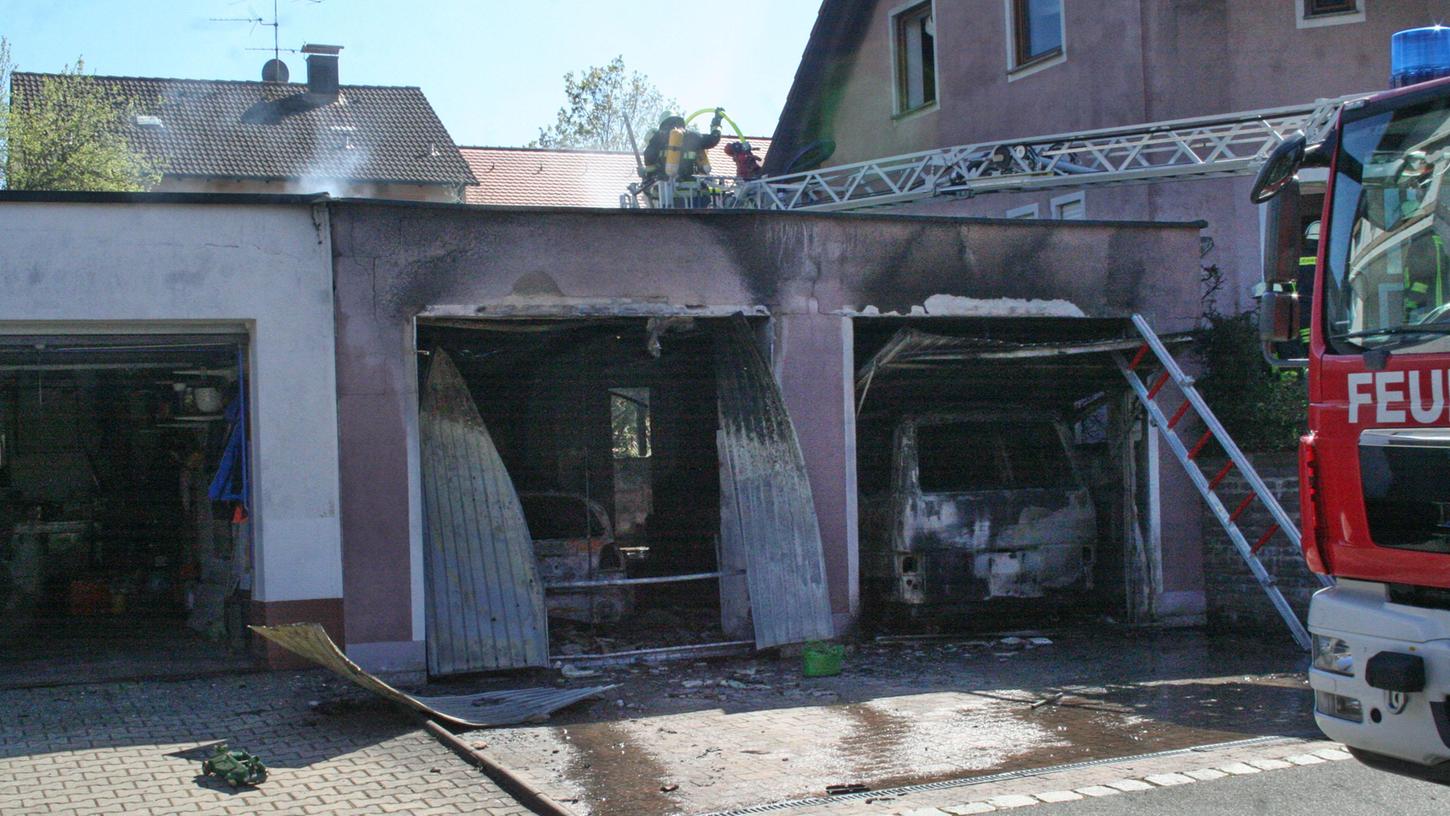 Garagenbrand in Roßtal: Mehrere 10.000 Euro Schaden Garagenbrand in Roßtal: Mehrere 10.000 Euro Schaden