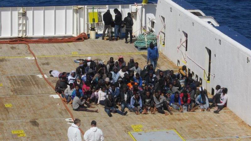 Nach Flüchtlingskatastrophe: EU sagt Schleppern Kampf an
